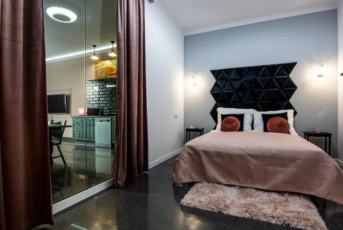 a bedroom with a bed and a large mirror at Apartament Pasaż in Giżycko