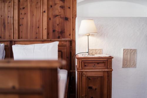 Postel nebo postele na pokoji v ubytování Hotel Dolomitenhof & Chalet Alte Post