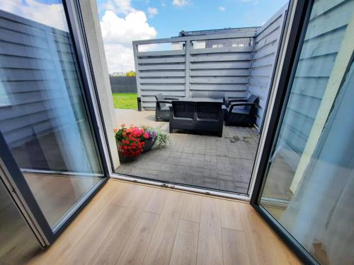 a screened in porch with a view of a patio at Chabrowa Apartamenty 1 in Milicz