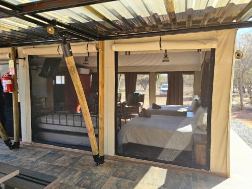 Postel nebo postele na pokoji v ubytování Lethabong Lodge