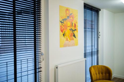 a living room with a chair and a window at Friendly 50m2 One-Bedroom Apartment - WE39A in Tiel
