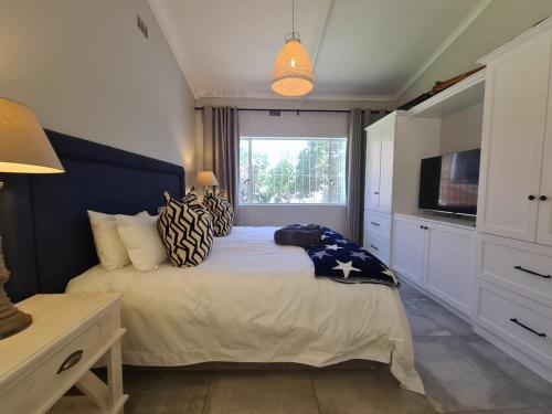 a bedroom with a large bed with pillows on it at Victoria's Place in Kenton on Sea