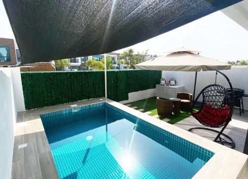 Bazén v ubytování Nasma Luxury Stays - Vacation Villa with Private Pool nebo v jeho okolí