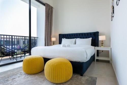 Postel nebo postele na pokoji v ubytování Nasma Luxury Stays - Vacation Villa with Private Pool Steps To The Sea