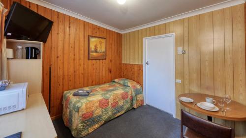 TV a/nebo společenská místnost v ubytování Darling River Motel