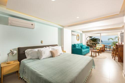 Un dormitorio con una cama y una sala de estar. en Harbor 3008 Amazing beach front condo by Moikkarentals, en Puerto Vallarta