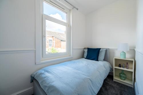 a bedroom with a bed and a window at Luxury Liverpool Accommodation in Liverpool