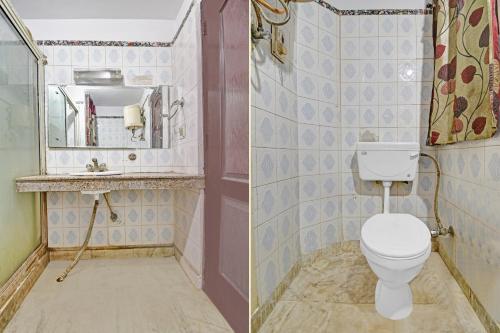 2 zdjęcia łazienki z toaletą i umywalką w obiekcie Flagship S S G Residency w mieście Mysuru