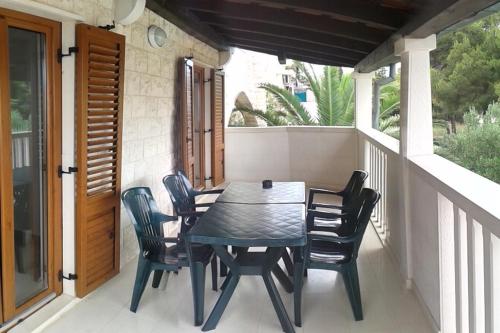 Apartments with parking space Supetar, Brac - 21110