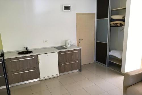 Apartments with parking space Supetar, Brac - 21110
