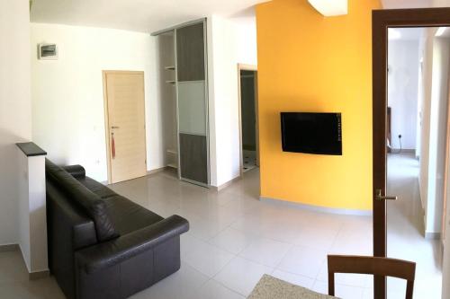Apartments with parking space Supetar, Brac - 21110