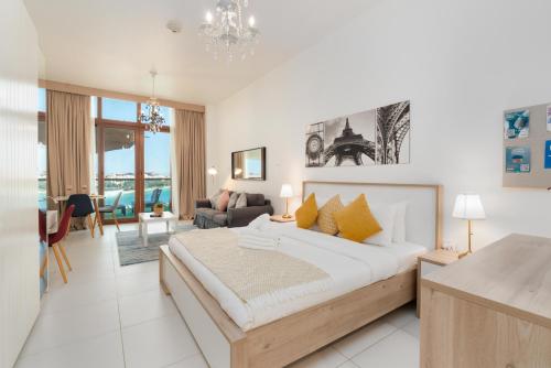 Fotografie z fotogalerie ubytování Unified Vacation Homes-Deluxe Sea View Studio-Balcony-Parking-20 v Dubaji