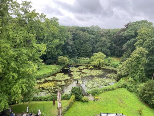 an aerial view of a park with a pond and trees at Hotel Erve Hulsbeek in Oldenzaal