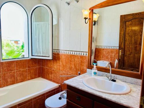 Apartamento en zona nudista Vera Almería - Oso House tesisinde bir banyo