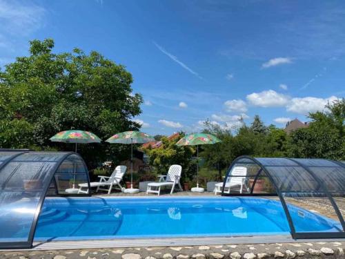 สระว่ายน้ำที่อยู่ใกล้ ๆ หรือใน Holiday home in Gyenesdias - Balaton 40755