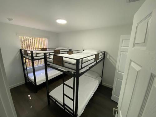 - une chambre avec 2 lits superposés dans l'établissement Villa at Island Club, à Kissimmee