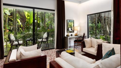 Lynnaya Urban River Resort — Garden view
