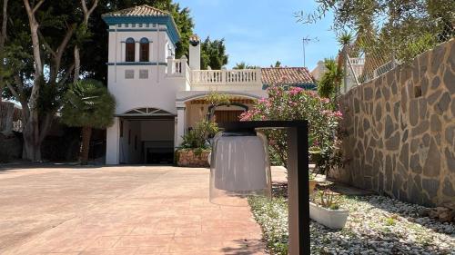 a house with a light in front of a driveway at Casita Las Malvinas en Villa de Nijar con piscina in Níjar