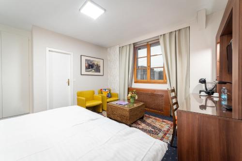 En eller flere senge i et værelse på Hotel Restaurant Kutchi