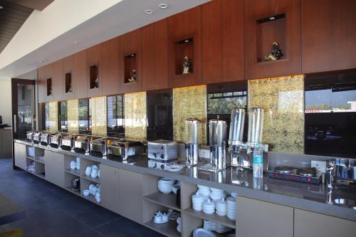 a kitchen with a counter with aasteryasteryasteryasteryasteryasteryasteryasteryastery at Pride Biznotel Haldwani in Haldwāni