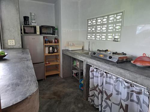 Kuchyň nebo kuchyňský kout v ubytování Juliet Home Samui - Adult only