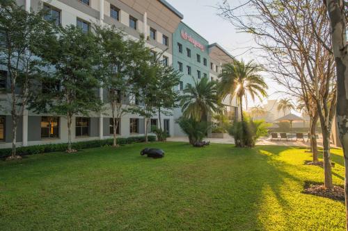 Aed väljaspool majutusasutust StayEasy Lusaka