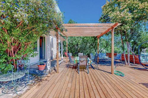 Κήπος έξω από το Fitch Mountain Cabin