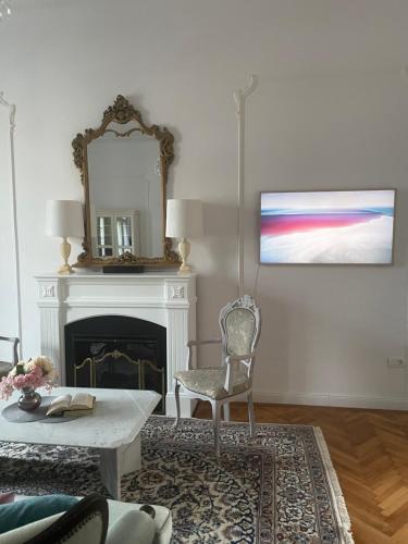 a living room with a fireplace and a mirror at LittleParis in Cluj-Napoca