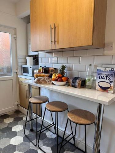 A kitchen or kitchenette at Contractor Flat in Town Sleep 4 with yard