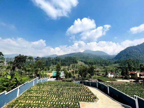 Afbeelding uit fotogalerij van Skyline BlueDome Villa Ciwidey in Ciwidey