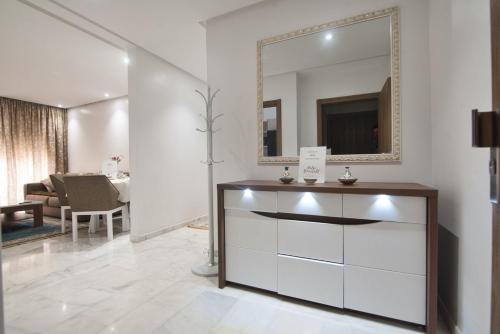 Et badeværelse på New Sea Front Apartment 95sqm with Unlimited Wi-Fi