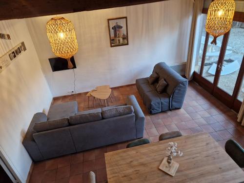 Ruang duduk di Gîtes du Château de Crespy