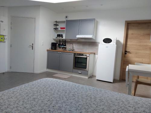 Afbeelding uit fotogalerij van Studio mezzanine tout confort in Corny-sur-Moselle