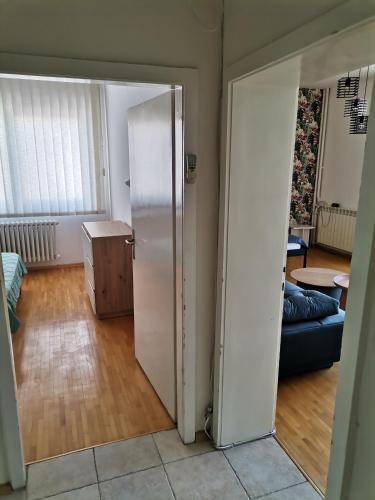 Кровать или кровати в номере CALLA 4 Apartment - Main Square, in the City Shopping Center - PARKING SLOT WITH SECURITI AND VIDEO CAMERA