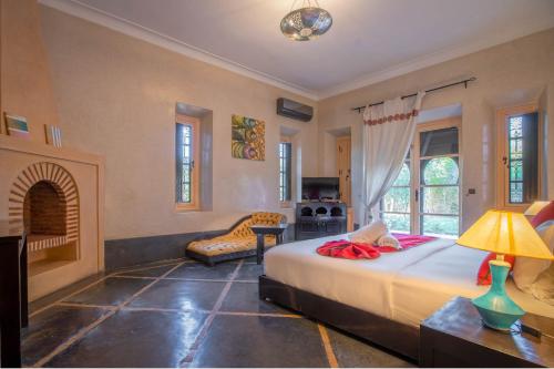 Una cama o camas en una habitación de Janat Al Atlas Resort & Spa