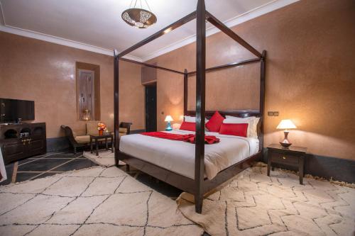 Una cama o camas en una habitación de Janat Al Atlas Resort & Spa