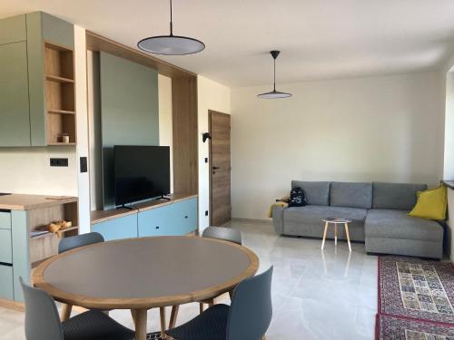 a living room with a table and a couch at Horský Apartmán Černý Důl in Lauterwasser
