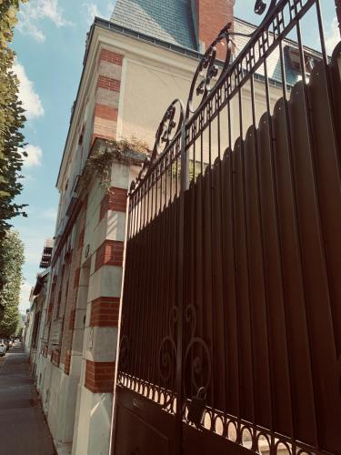 MAISON 1903 FONTAINEBLEAU, 70kms de PARIS
