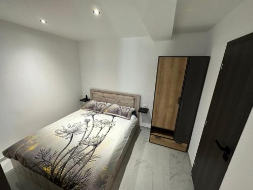 een slaapkamer met een bed en een houten deur bij Apartment Luce in Lovran