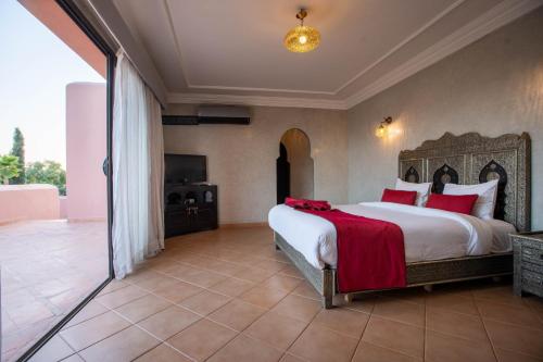 Una cama o camas en una habitación de Janat Al Atlas Resort & Spa