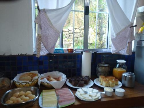 Casa Aconchegante na Roça - Roseliで提供されている朝食