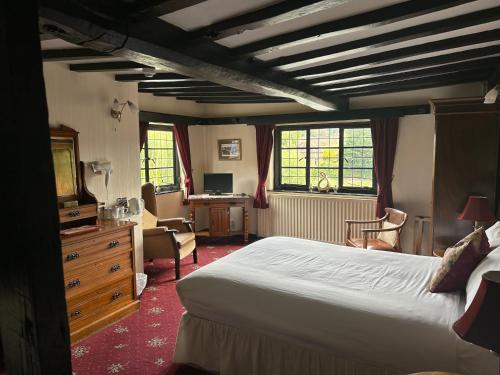a bedroom with a bed and a desk in a room at Bassa Villa in Bridgnorth