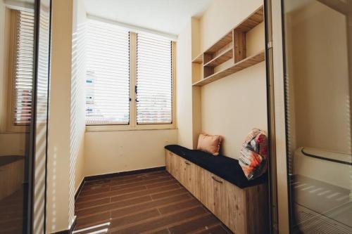 ティラナにあるLuxury Apartment at Myslym Shyriのギャラリーの写真