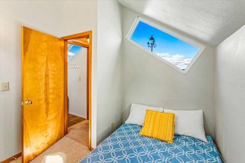 a small room with a bed and a window at Utopia Cove in Union