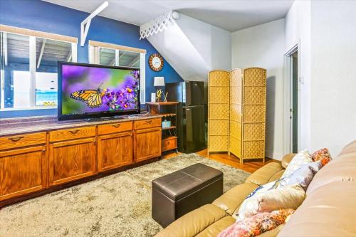 a living room with a couch and a flat screen tv at Utopia Cove in Union