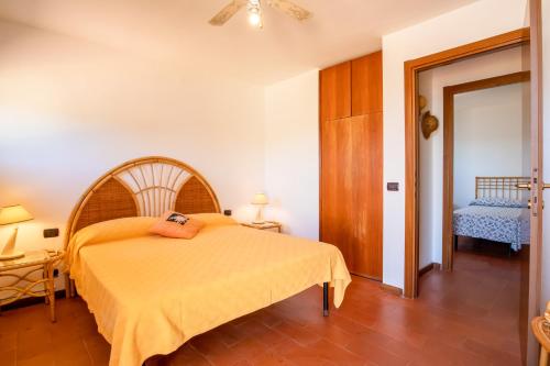 En eller flere senge i et værelse på Villa Capo Stella