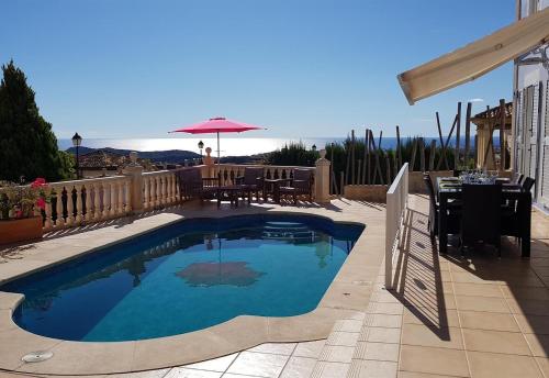 Villa with panoramic sea views