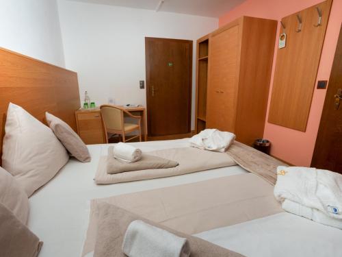 Katil atau katil-katil dalam bilik di Hotel Künstleralm