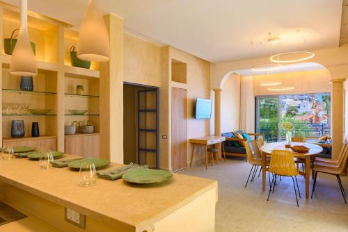 Asteria Seafront Luxury Apartment