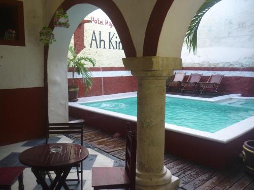 Der Swimmingpool an oder in der Nähe von Hotel Maya Ah Kim Pech
